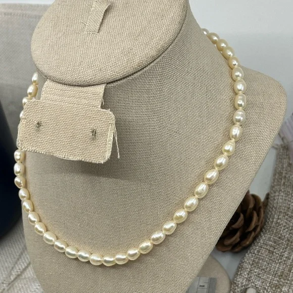 ✨ Ross-Simons 16” Pearl Necklace – Original Pouch & Box ✨ - Picture 12 of 17